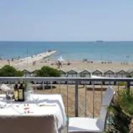 アパート Studio-apartment With Small Garden