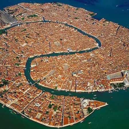 アパート Studio-apartment With Small Garden *