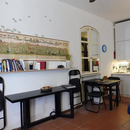 アパート Studio-apartment With Small Garden *