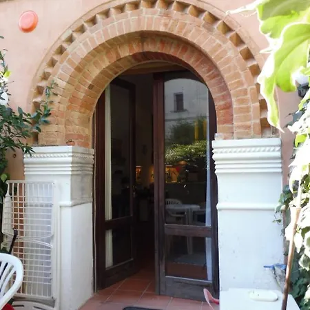 Studio-apartment With Small Garden Lido di Venezia